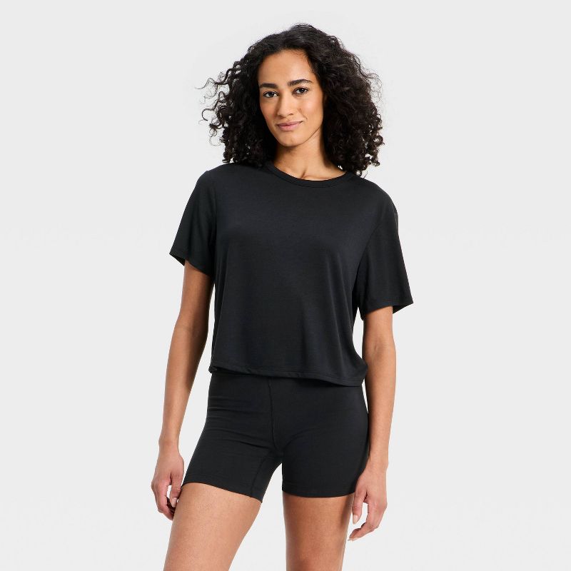 Women's Beyond Ease Short Sleeve Boxy T-Shirt - All In Motion™ Black M